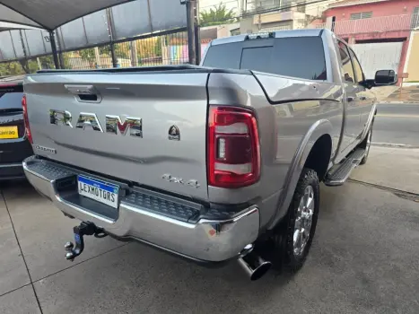 RAM 2500 6.7 I6 24V SLT CABINE DUPLA TURBO DIESEL LARAMIE 4X4 AUTOMTICO, Foto 8