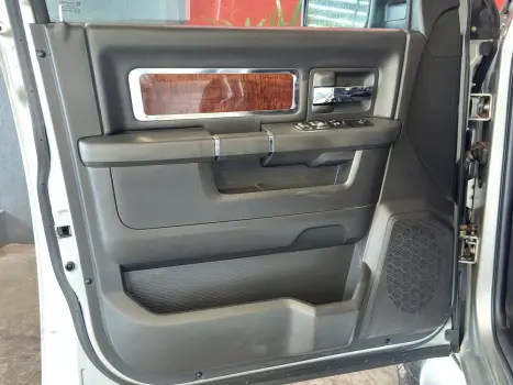 RAM 2500 6.7 I6 24V SLT CABINE DUPLA TURBO DIESEL LARAMIE 4X4 AUTOM�TICO, Foto 17