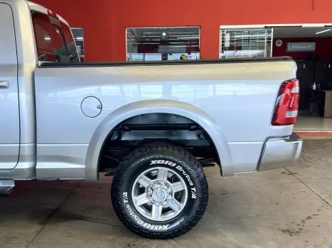 RAM 2500 6.7 I6 24V SLT CABINE DUPLA TURBO DIESEL LARAMIE 4X4 AUTOM�TICO, Foto 18