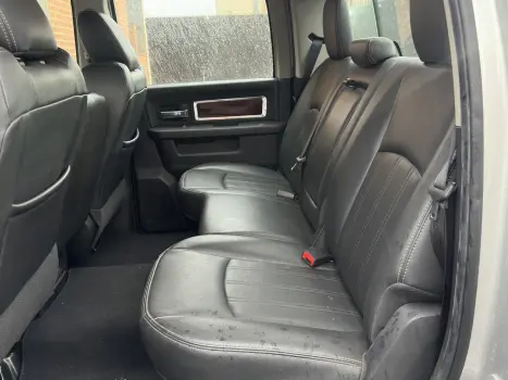 RAM 2500 6.7 I6 24V SLT CABINE DUPLA TURBO DIESEL LARAMIE 4X4 AUTOM�TICO, Foto 12