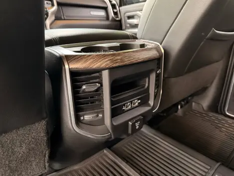 RAM 2500 6.7 I6 24V SLT CABINE DUPLA TURBO DIESEL LARAMIE 4X4 AUTOM�TICO, Foto 19
