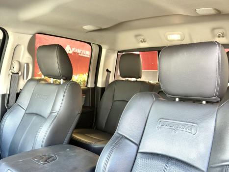 RAM Classic 5.7 V8 32V 4P HEMI LARAMIE AUTOM�TICO, Foto 12