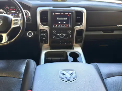 RAM Classic 5.7 V8 32V 4P HEMI LARAMIE AUTOM�TICO, Foto 13