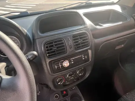 RENAULT Clio Hatch 1.0 16V 4P FLEX AUTHENTIQUE, Foto 9