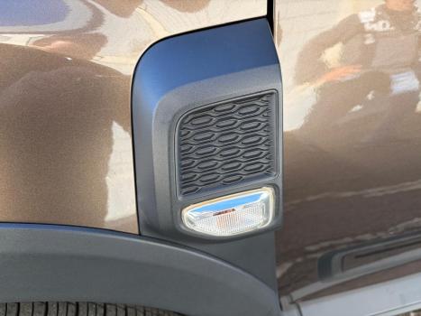 RENAULT Duster 1.6 16V 4P FLEX SCE ICONIC X-TRONIC AUTOM�TICO, Foto 13