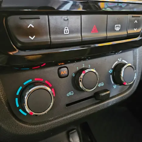 RENAULT Kwid 1.0 12V 4P SCE FLEX OUTSIDER, Foto 13