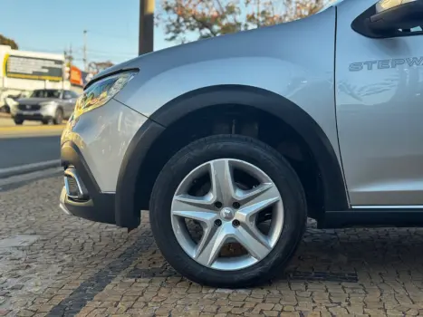 RENAULT Sandero 1.6 16V 4P FLEX SCE STEPWAY, Foto 7 RENAULT Sandero 1.6 16V 4P FLEX SCE STEPWAY, Foto 7