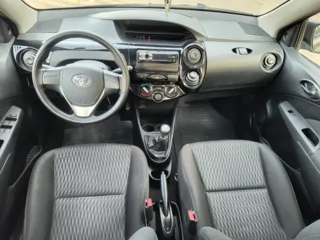 TOYOTA Etios Hatch 1.3 16V 4P FLEX X, Foto 9