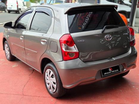 TOYOTA Etios Hatch 1.3 16V 4P FLEX, Foto 4