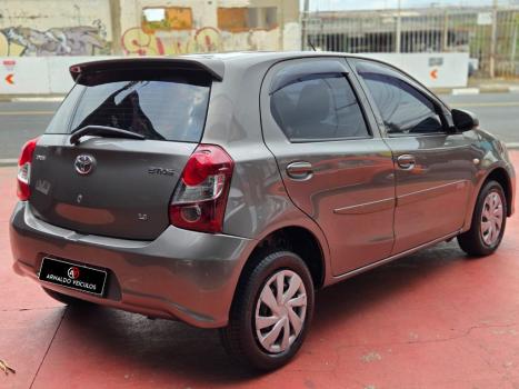 TOYOTA Etios Hatch 1.3 16V 4P FLEX, Foto 6