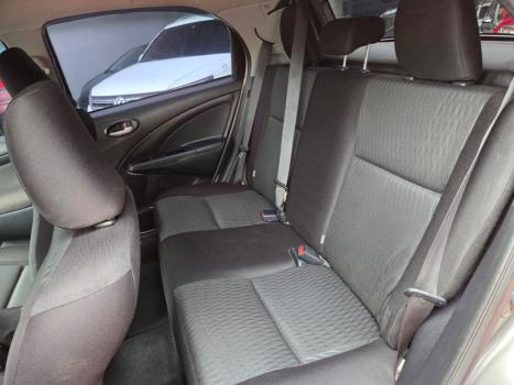 TOYOTA Etios Hatch 1.3 16V 4P FLEX, Foto 13