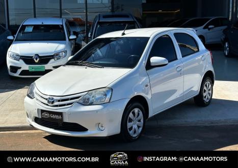TOYOTA Etios Hatch 1.3 16V 4P FLEX X AUTOMÁTICO, Foto 2 TOYOTA Etios Hatch 1.3 16V 4P FLEX X AUTOMÁTICO, Foto 2