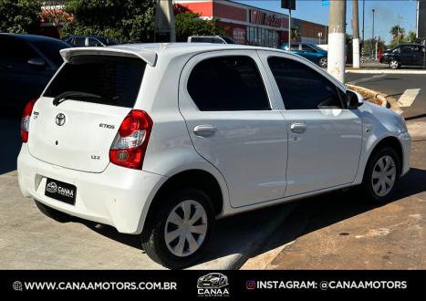 TOYOTA Etios Hatch 1.3 16V 4P FLEX X AUTOMÁTICO, Foto 5 TOYOTA Etios Hatch 1.3 16V 4P FLEX X AUTOMÁTICO, Foto 5