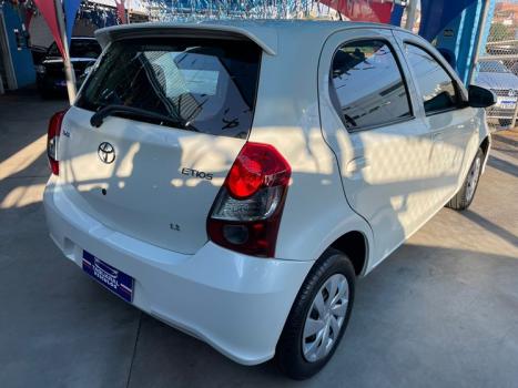 TOYOTA Etios Hatch 1.3 16V 4P FLEX X, Foto 6