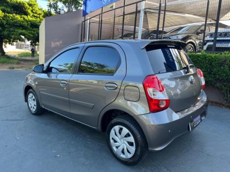 TOYOTA Etios Hatch 1.5 16V 4P FLEX XS AUTOM�TICO, Foto 4