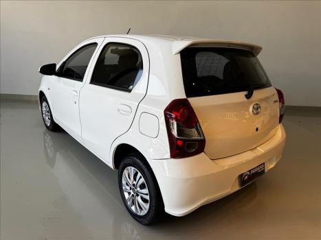 TOYOTA Etios Hatch 1.3 16V 4P FLEX X AUTOM�TICO, Foto 4