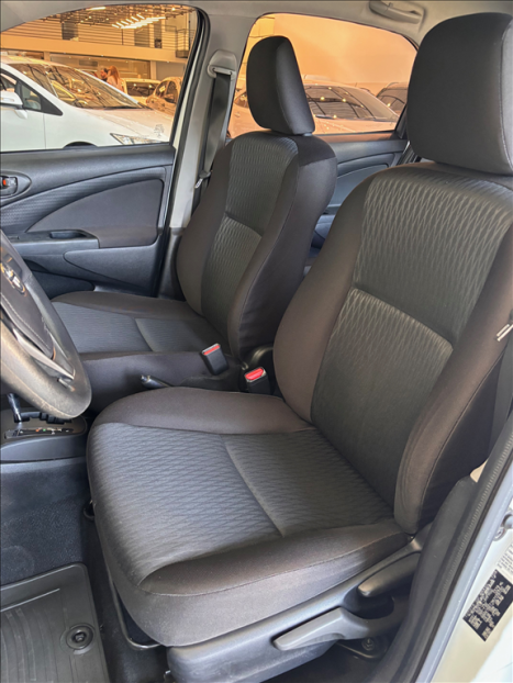 TOYOTA Etios Hatch 1.3 16V 4P FLEX X AUTOM�TICO, Foto 8