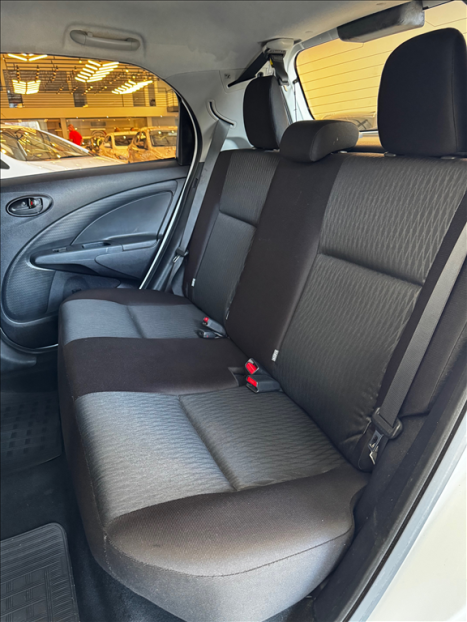 TOYOTA Etios Hatch 1.3 16V 4P FLEX X AUTOM�TICO, Foto 9