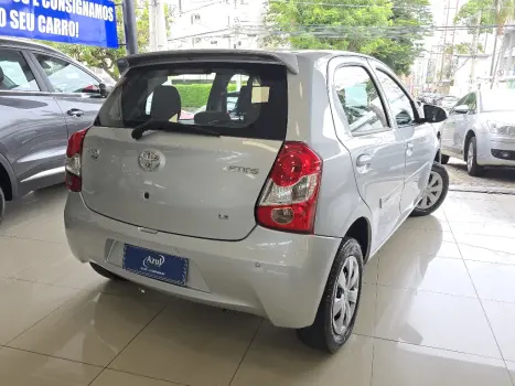 TOYOTA Etios Hatch 1.3 16V 4P FLEX X, Foto 6