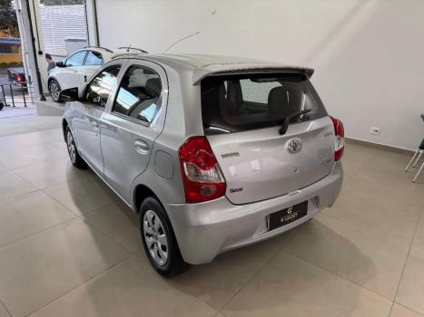TOYOTA Etios Hatch 1.3 16V 4P FLEX X, Foto 4