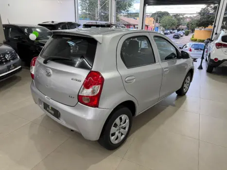 TOYOTA Etios Hatch 1.3 16V 4P FLEX X, Foto 6
