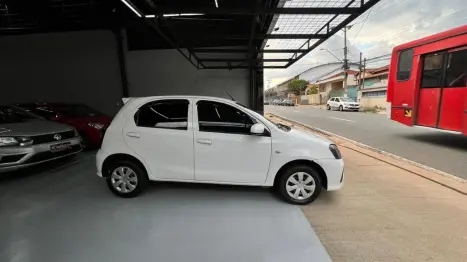 TOYOTA Etios Hatch 1.3 16V 4P FLEX X, Foto 9