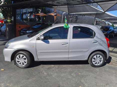 TOYOTA Etios Hatch 1.3 16V 4P FLEX X AUTOM�TICO, Foto 3