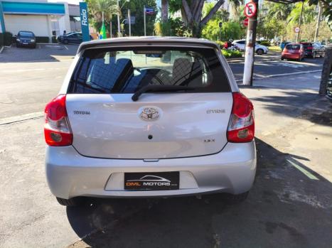 TOYOTA Etios Hatch 1.3 16V 4P FLEX X AUTOM�TICO, Foto 9