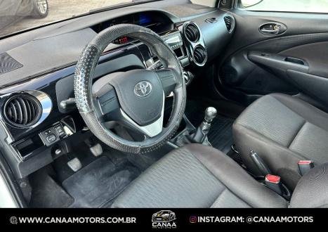 TOYOTA Etios Hatch 1.3 16V 4P FLEX X AUTOM�TICO, Foto 9