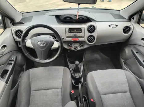 TOYOTA Etios Hatch 1.3 16V 4P FLEX XS, Foto 9