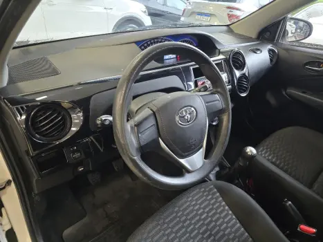 TOYOTA Etios Hatch 1.3 16V 4P FLEX X, Foto 14
