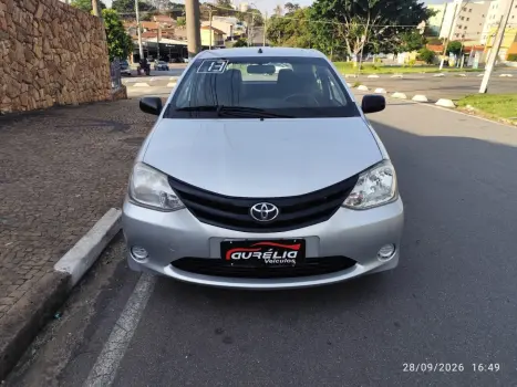 TOYOTA Etios Hatch 1.3 16V 4P FLEX, Foto 2