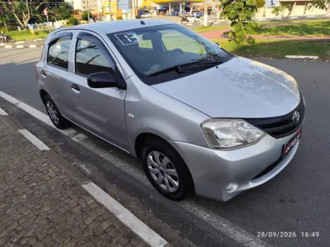 TOYOTA Etios Hatch 1.3 16V 4P FLEX, Foto 3
