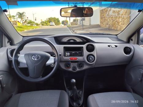 TOYOTA Etios Hatch 1.3 16V 4P FLEX, Foto 8