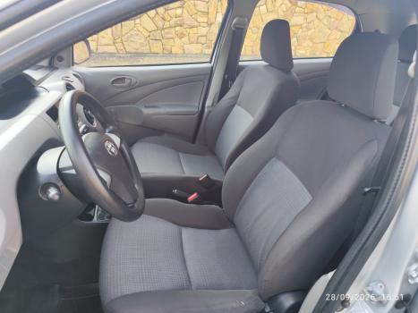 TOYOTA Etios Hatch 1.3 16V 4P FLEX, Foto 9