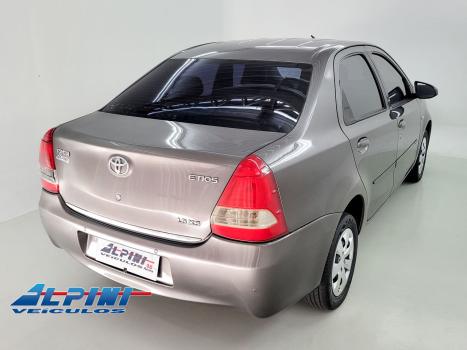 TOYOTA Etios Hatch , Foto 3