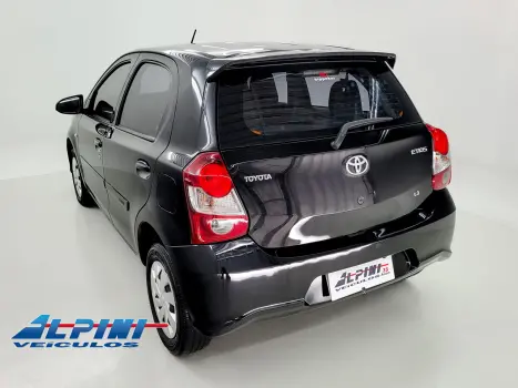 TOYOTA Etios Hatch , Foto 4