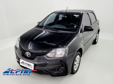 TOYOTA Etios Hatch , Foto 1