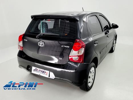 TOYOTA Etios Hatch , Foto 3
