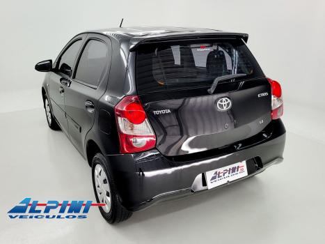 TOYOTA Etios Hatch , Foto 4