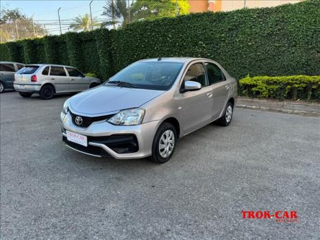TOYOTA Etios Hatch , Foto 3