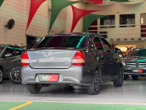 TOYOTA Etios Sedan , Foto 9