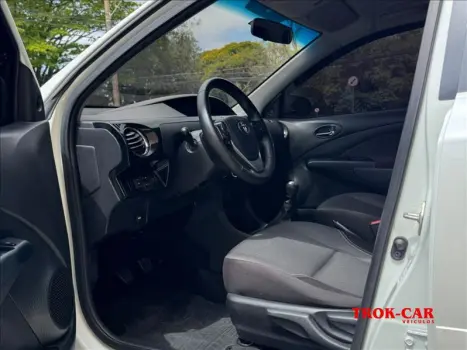 TOYOTA Etios Sedan , Foto 9