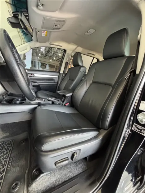 TOYOTA Hilux Caminhonete 2.8 16V SRX 4X4 TURBO DIESEL CABINE DUPLA AUTOMTICO, Foto 8