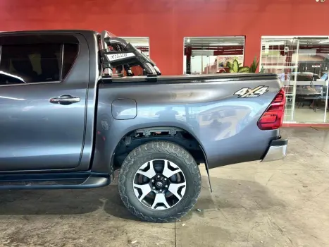 TOYOTA Hilux Caminhonete 2.8 16V SRX 4X4 DIESEL CABINE DUPLA AUTOMÁTICO, Foto 2 TOYOTA Hilux Caminhonete 2.8 16V SRX 4X4 DIESEL CABINE DUPLA AUTOMÁTICO, Foto 2
