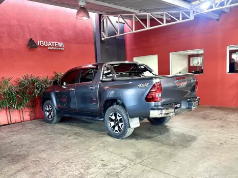 TOYOTA Hilux Caminhonete 2.8 16V SRX 4X4 DIESEL CABINE DUPLA AUTOMÁTICO, Foto 7 TOYOTA Hilux Caminhonete 2.8 16V SRX 4X4 DIESEL CABINE DUPLA AUTOMÁTICO, Foto 7