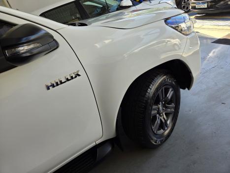 TOYOTA Hilux Caminhonete 2.8 16V 4P SR 4X4 DIESEL CABINE DUPLA AUTOM�TICO, Foto 5