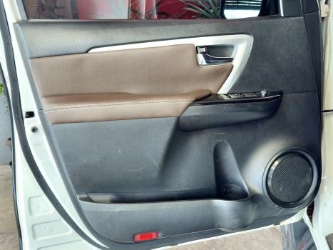 TOYOTA Hilux Caminhonete 2.7 16V 4P SRV FLEX CABINE DUPLA AUTOMÁTICO, Foto 2 TOYOTA Hilux Caminhonete 2.7 16V 4P SRV FLEX CABINE DUPLA AUTOMÁTICO, Foto 2