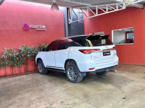 TOYOTA Hilux Caminhonete 2.7 16V 4P SRV FLEX CABINE DUPLA AUTOMÁTICO, Foto 3 TOYOTA Hilux Caminhonete 2.7 16V 4P SRV FLEX CABINE DUPLA AUTOMÁTICO, Foto 3