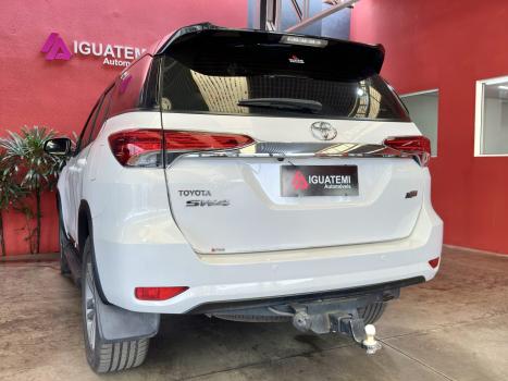 TOYOTA Hilux Caminhonete 2.7 16V 4P SRV FLEX CABINE DUPLA AUTOMÁTICO, Foto 4 TOYOTA Hilux Caminhonete 2.7 16V 4P SRV FLEX CABINE DUPLA AUTOMÁTICO, Foto 4